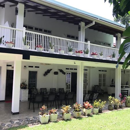 Duvi'S Shelter Bungalow Colombo Buitenkant foto