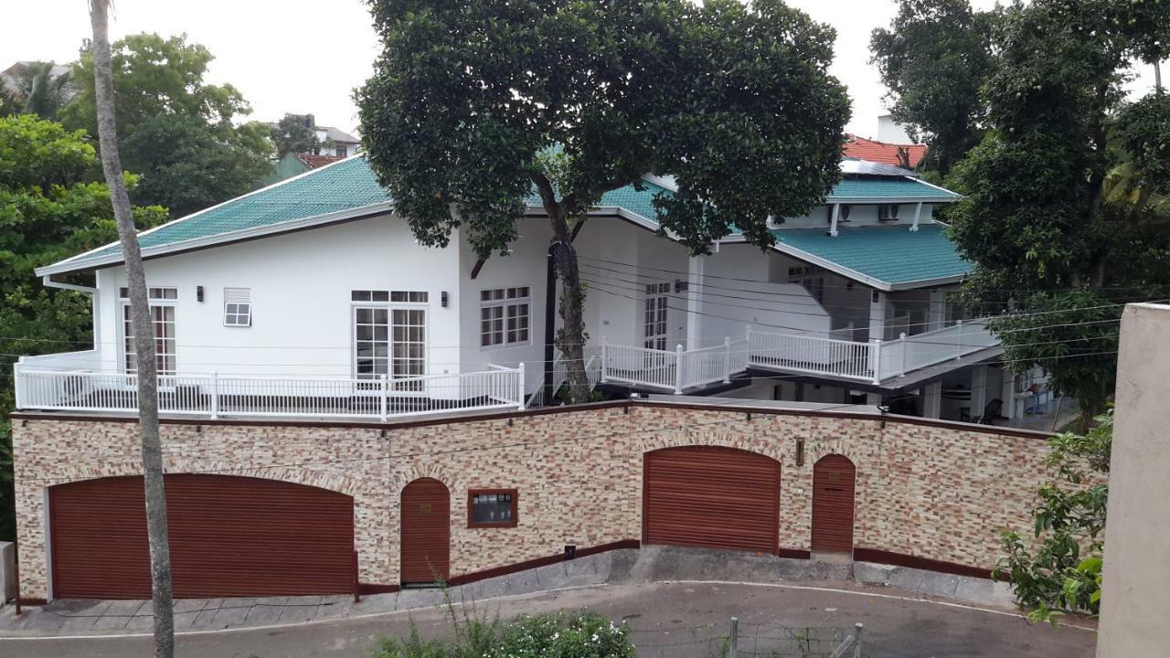 Duvi'S Shelter Bungalow Colombo Buitenkant foto