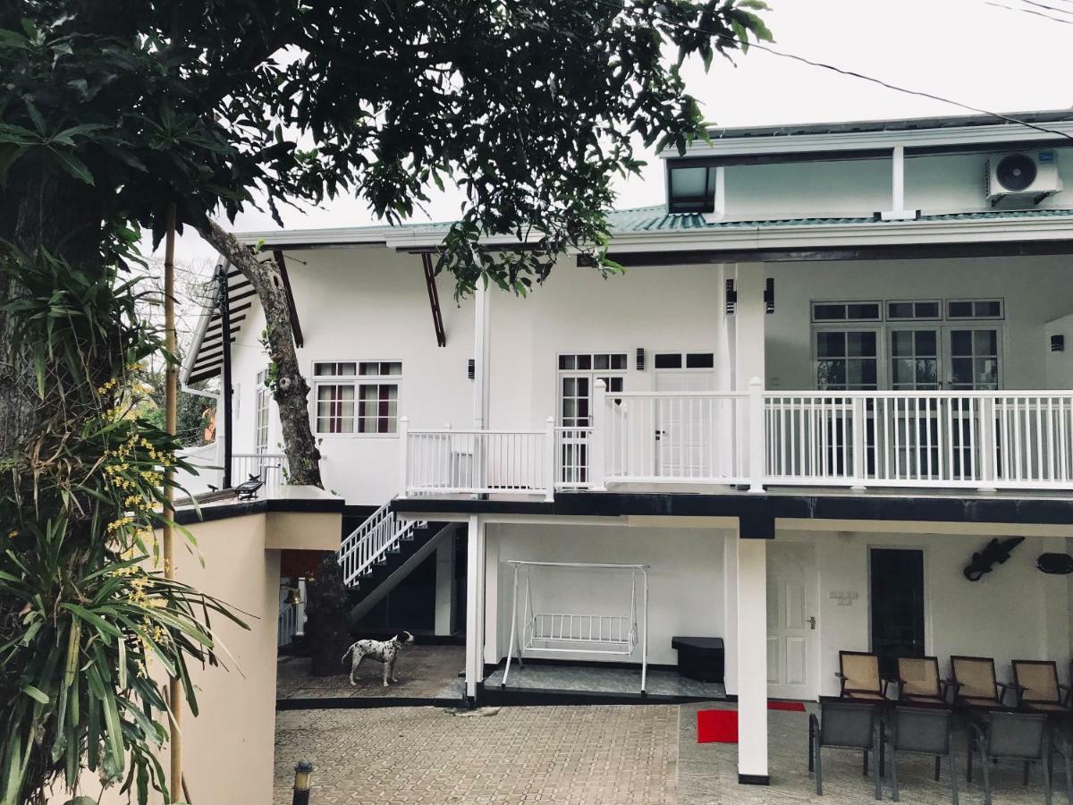 Duvi'S Shelter Bungalow Colombo Buitenkant foto