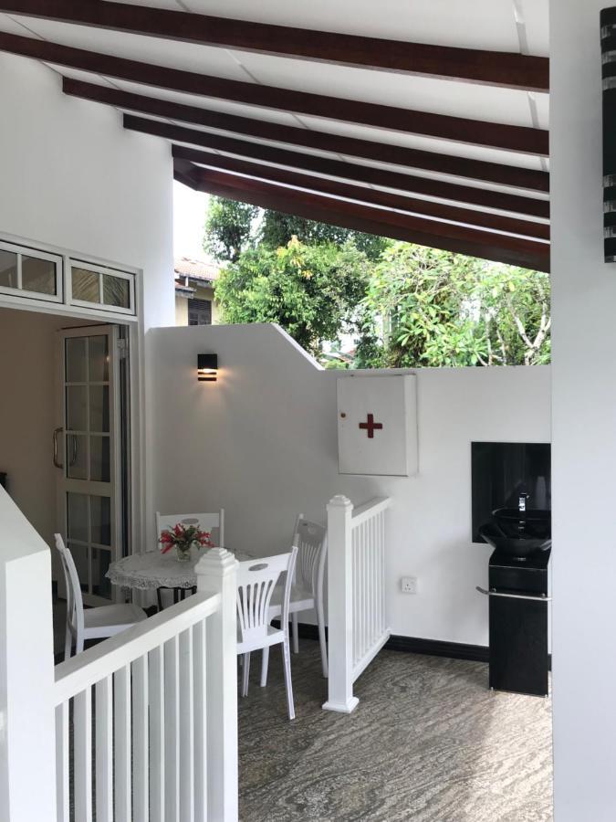 Duvi'S Shelter Bungalow Colombo Buitenkant foto