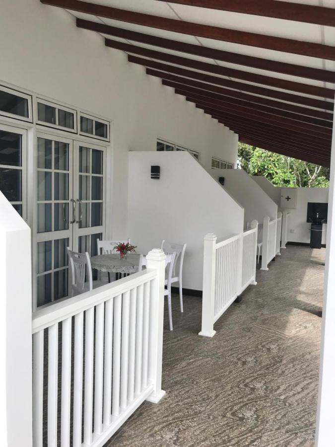 Duvi'S Shelter Bungalow Colombo Buitenkant foto
