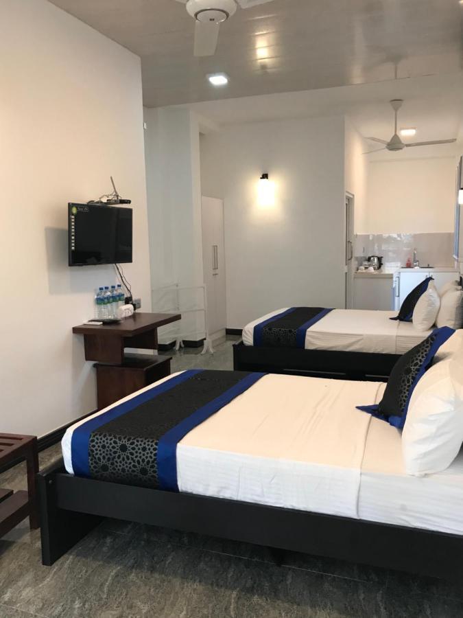 Duvi'S Shelter Bungalow Colombo Buitenkant foto