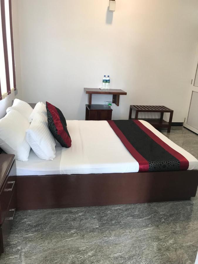 Duvi'S Shelter Bungalow Colombo Buitenkant foto